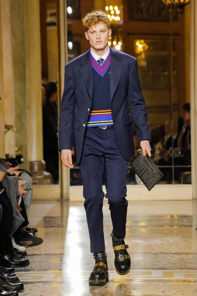 Look 23